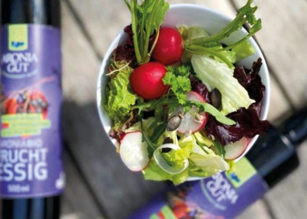 Salat mit AroniaBIO Fruchtessig